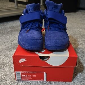 Nike Blue VICTOR CRUZ High-Top Sneakers with Modern Velcro Closure 10.5